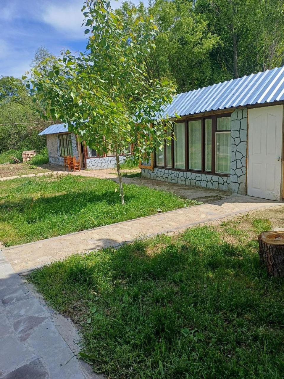 Basuta Guesthouse Kapan Exterior foto